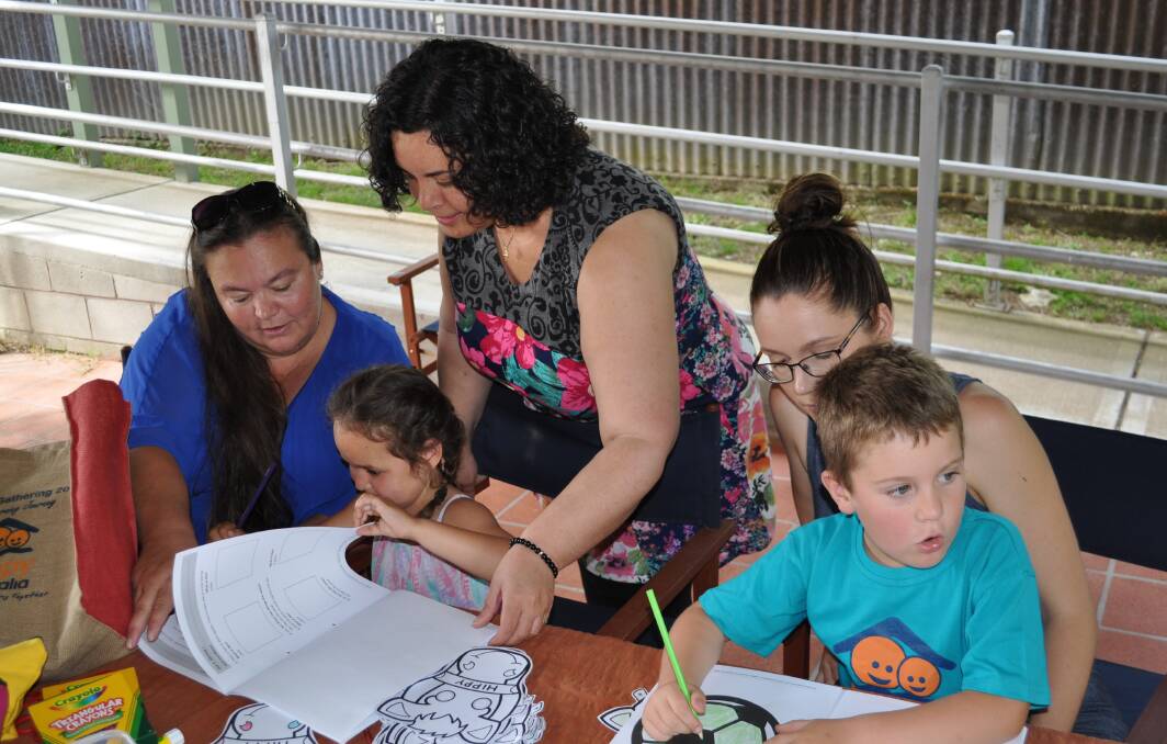HIPPY coordinator Nadia Abraham working with families on the road towards starting their school careers next year. STORY/PHOTO: Ute Schulenberg