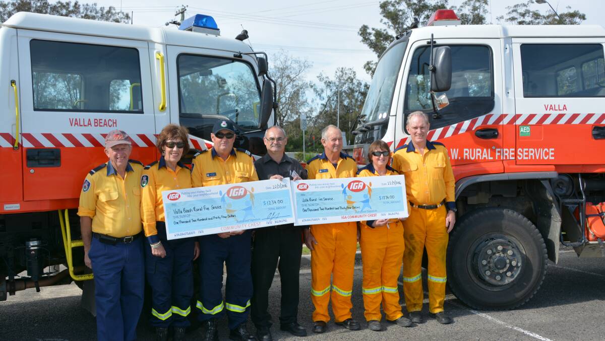 YOU BEAUTY: Pictured from left are Valla Beachdeputy capatins Bob Barber, Anne Atkinson, captain Graham Bartlett, Ritchies IGA Kevin Barlin, and Valla's captain Peter Brougham, Annie Brougham and Martin Cresswell