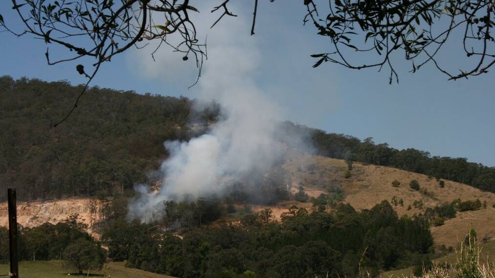 Valla Rural: fire burning behind quarry