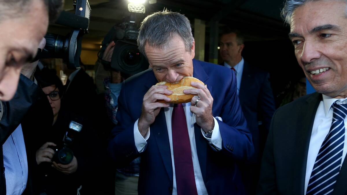 Bill Shorten went searching for the middle ground when he grazed on a sausage in a roll. Photo: Alex Ellinghausen