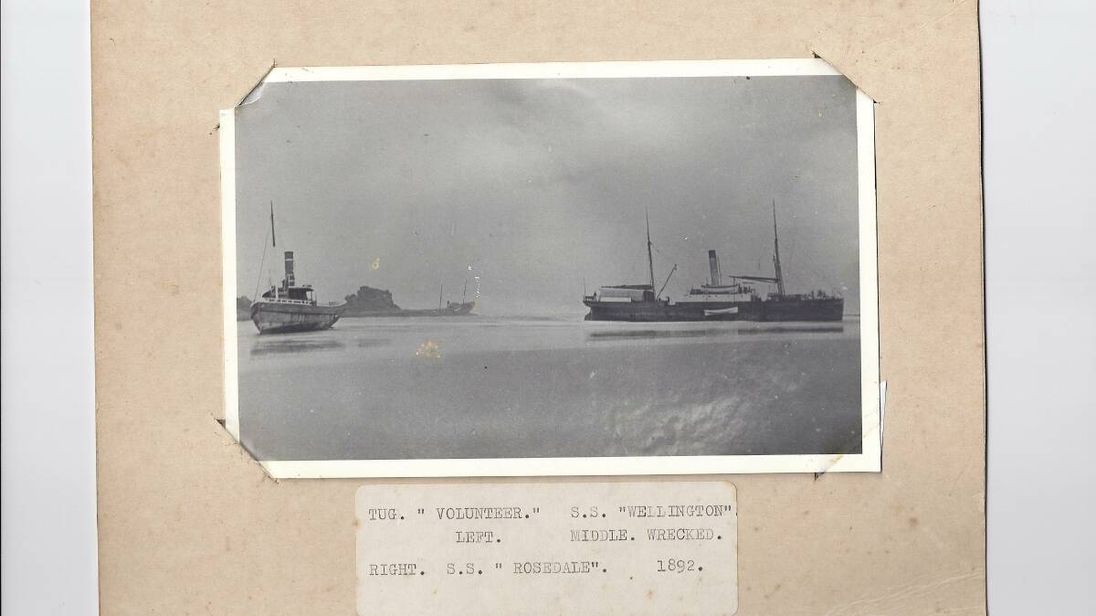 Tug 'Volunteer' on the left, SS Wellington (middle wrecked), on the right SS Rosedale 1892