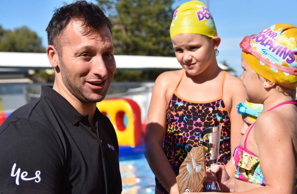 Stars of tomorrow: Ian Thorpe with Keeley Sutton and
Annabelle Broderick at Tuesday's Junior Dolphins
swimming program launch. Photo: Ivan Sajko