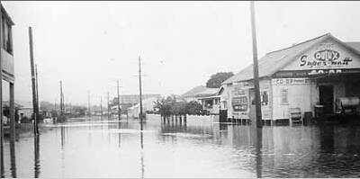 Macksville township in the grip of a major flood in the mid 50s