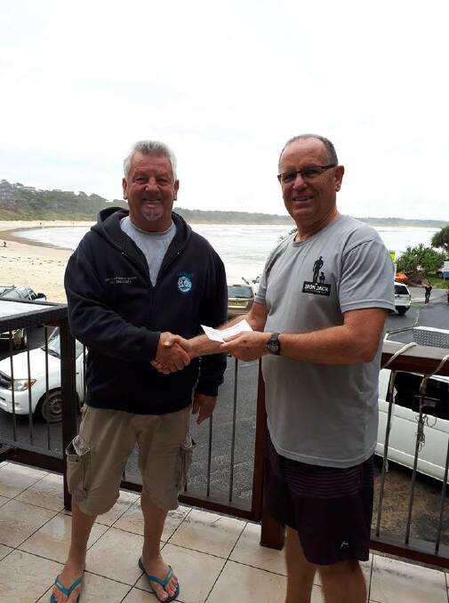 Barry gives over $500 to the Macksville-Scotts Head SLSC