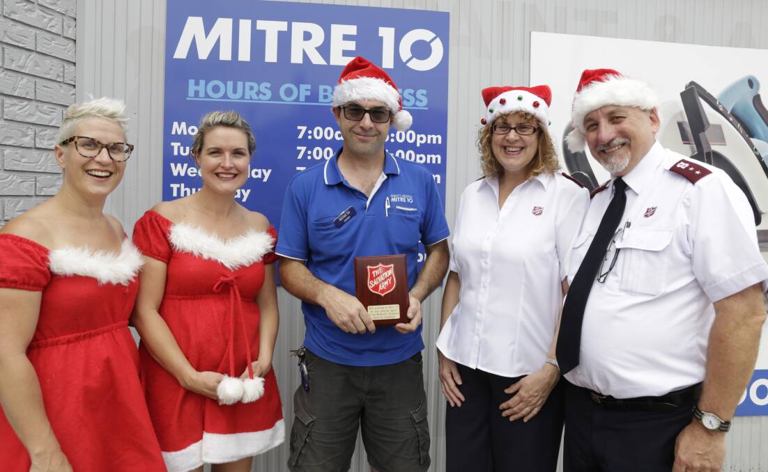 Stephanie Kay and Shannon Scott (carols committee), Mitre 10 owner Jason Southwell, Petra and Captain Steve Dorman (Salvation army)