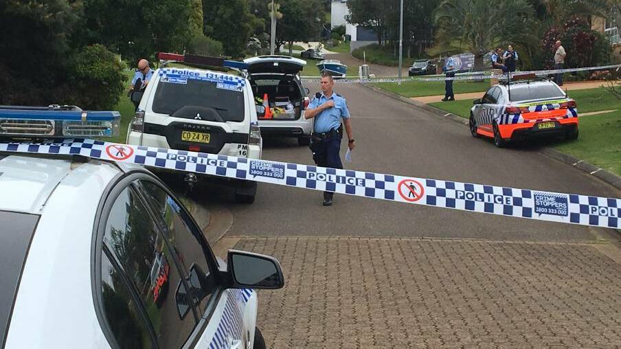 Crime scene: Police cordon off the quiet cul-de-sac Beacon Court at Lighthouse Beach after an alleged stabbing. Photo: Tracey Fairhurst.