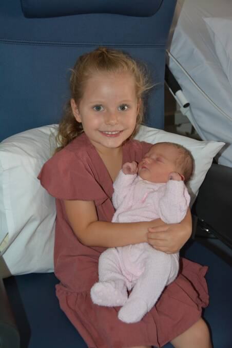 Amaya Mawson with her little sister