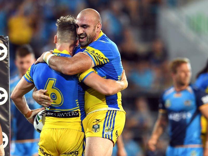 Clint Gutherson (l) says he has learnt plenty from outgoing co-captainTim Mannah (r).