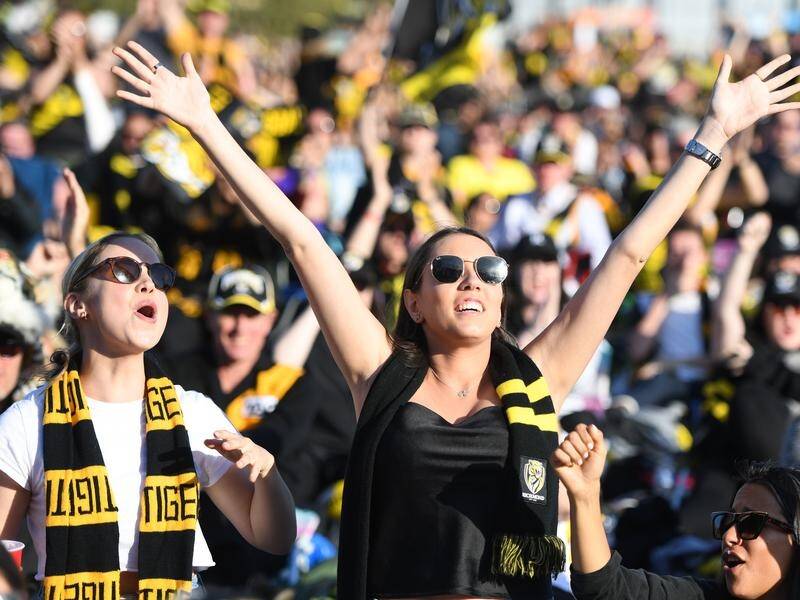 Thousands of Richmond AFL fans have turned out at Punt Road Oval to celebrate the Tigers' 12th flag.