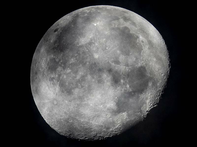 On November 29 and 30, the earth's faint outer shadow will move across the moon, producing a deep penumbral lunar eclipse. Photo: File